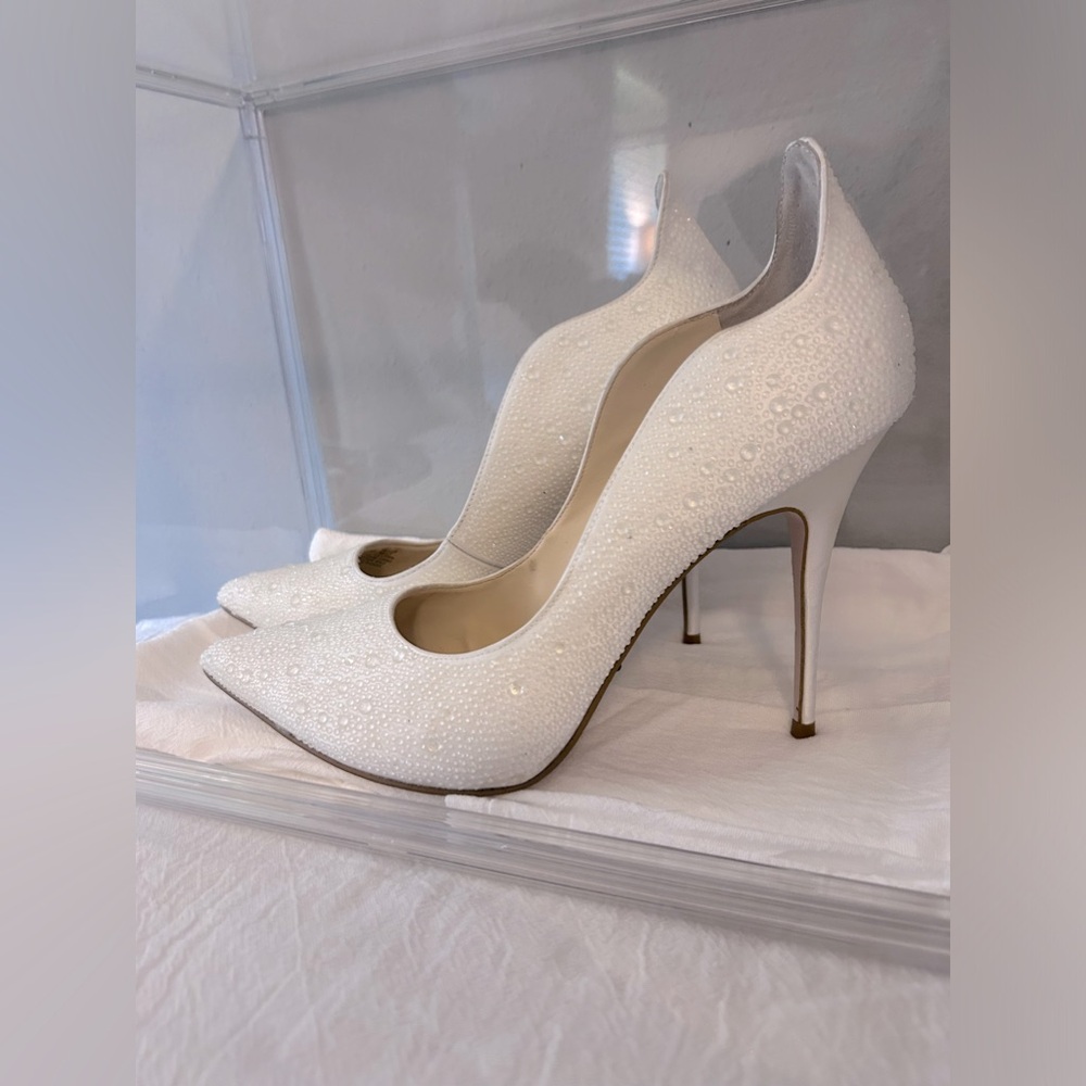Jessica Simpson Wayva High Heel in White